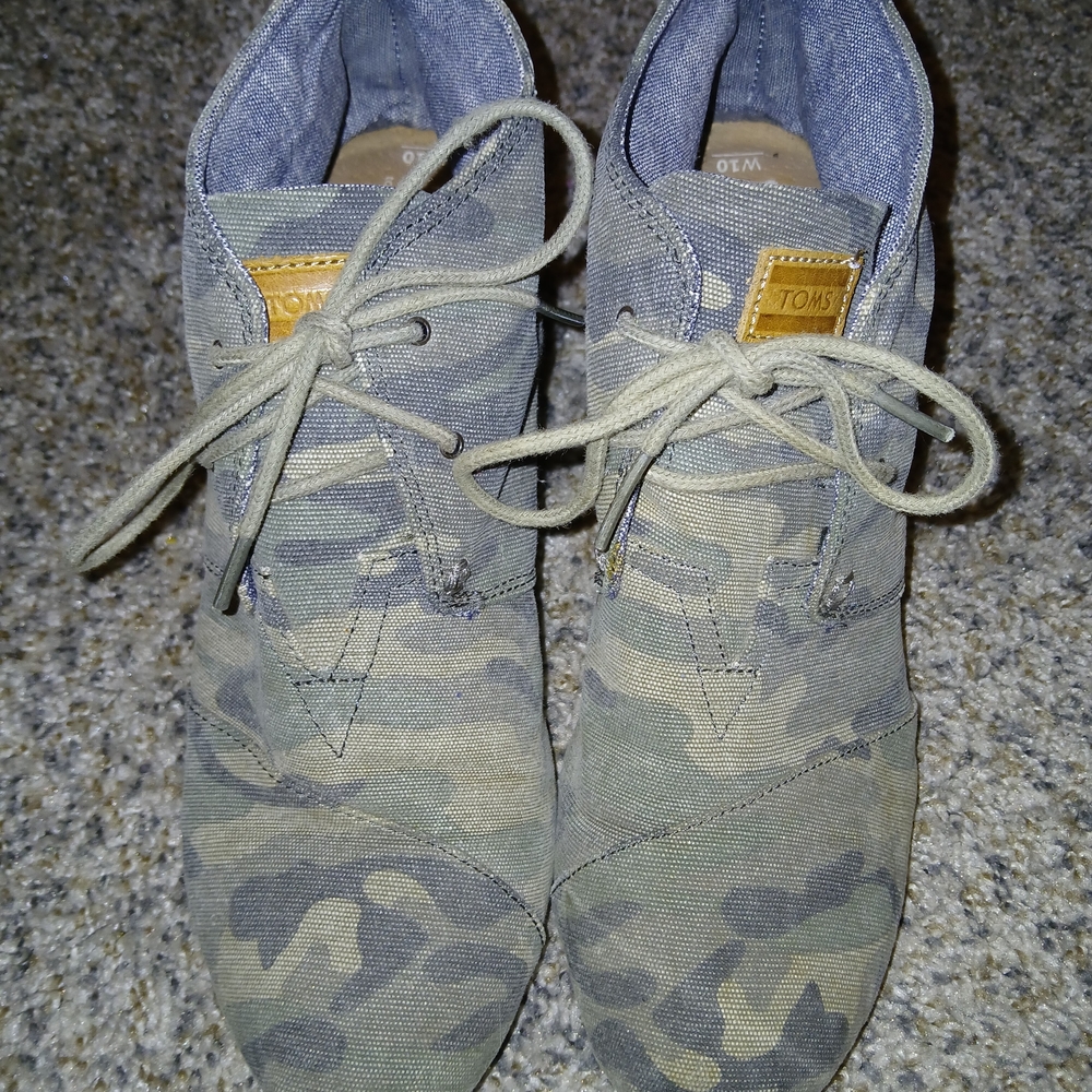 TOMS Desert Washed Canvas Wedges Size 10